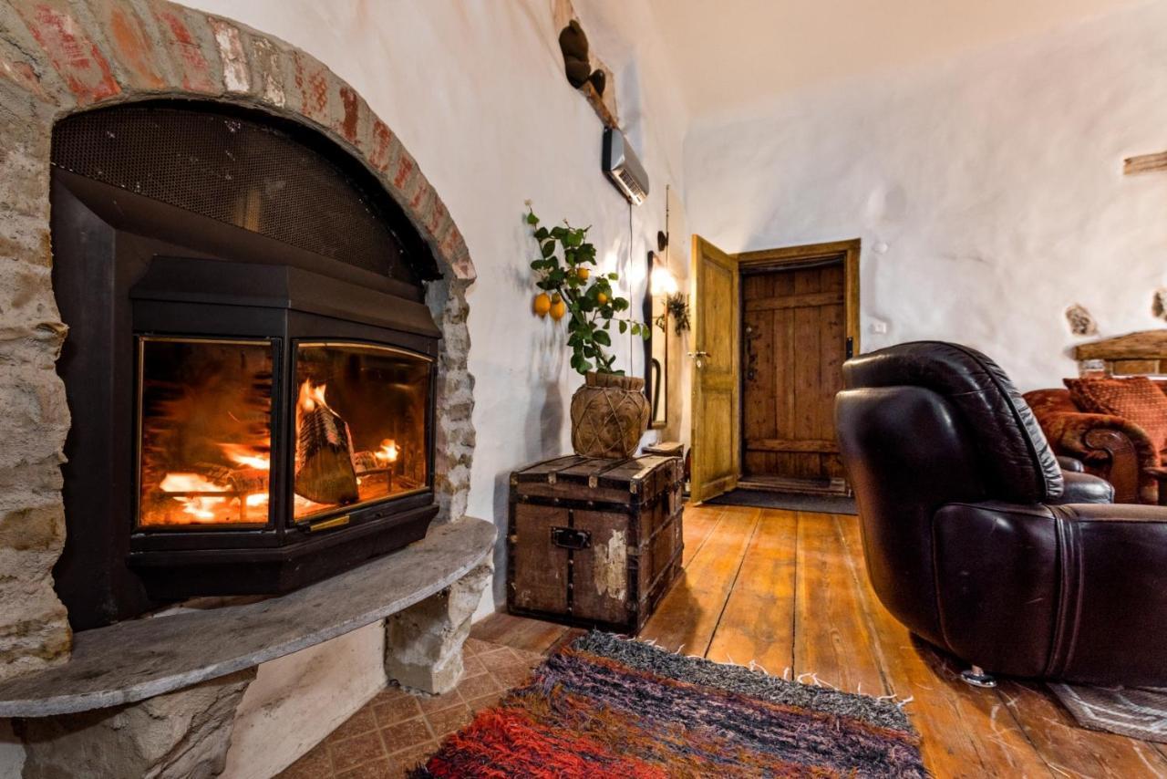 Historical Two-Bedroom Apartment With Sauna, Jacuzzi And Fireplace Tallinn Eksteriør bilde