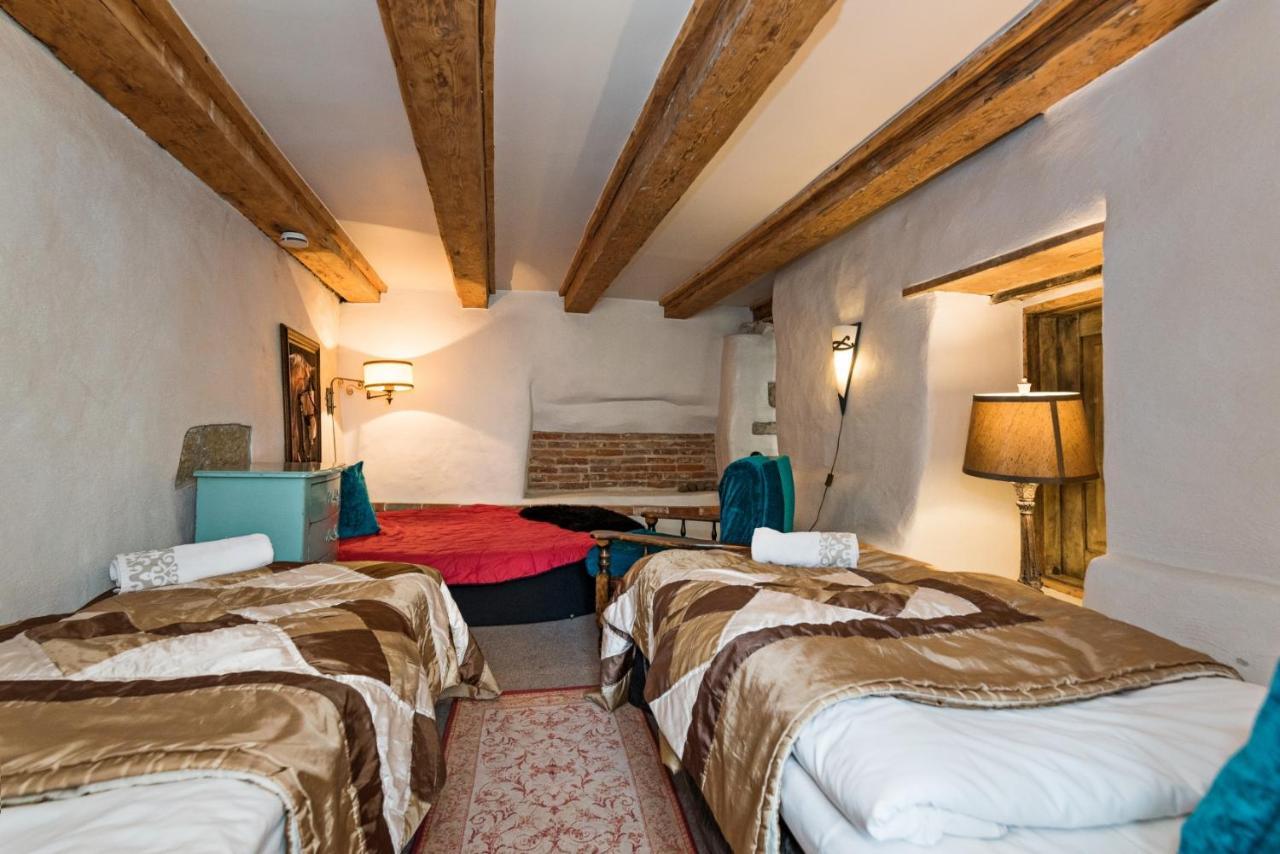 Historical Two-Bedroom Apartment With Sauna, Jacuzzi And Fireplace Tallinn Eksteriør bilde